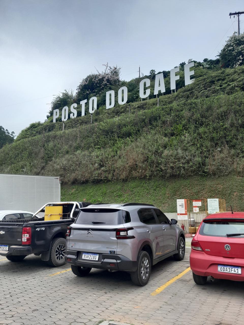 Veículo no Posto do Café, na serra